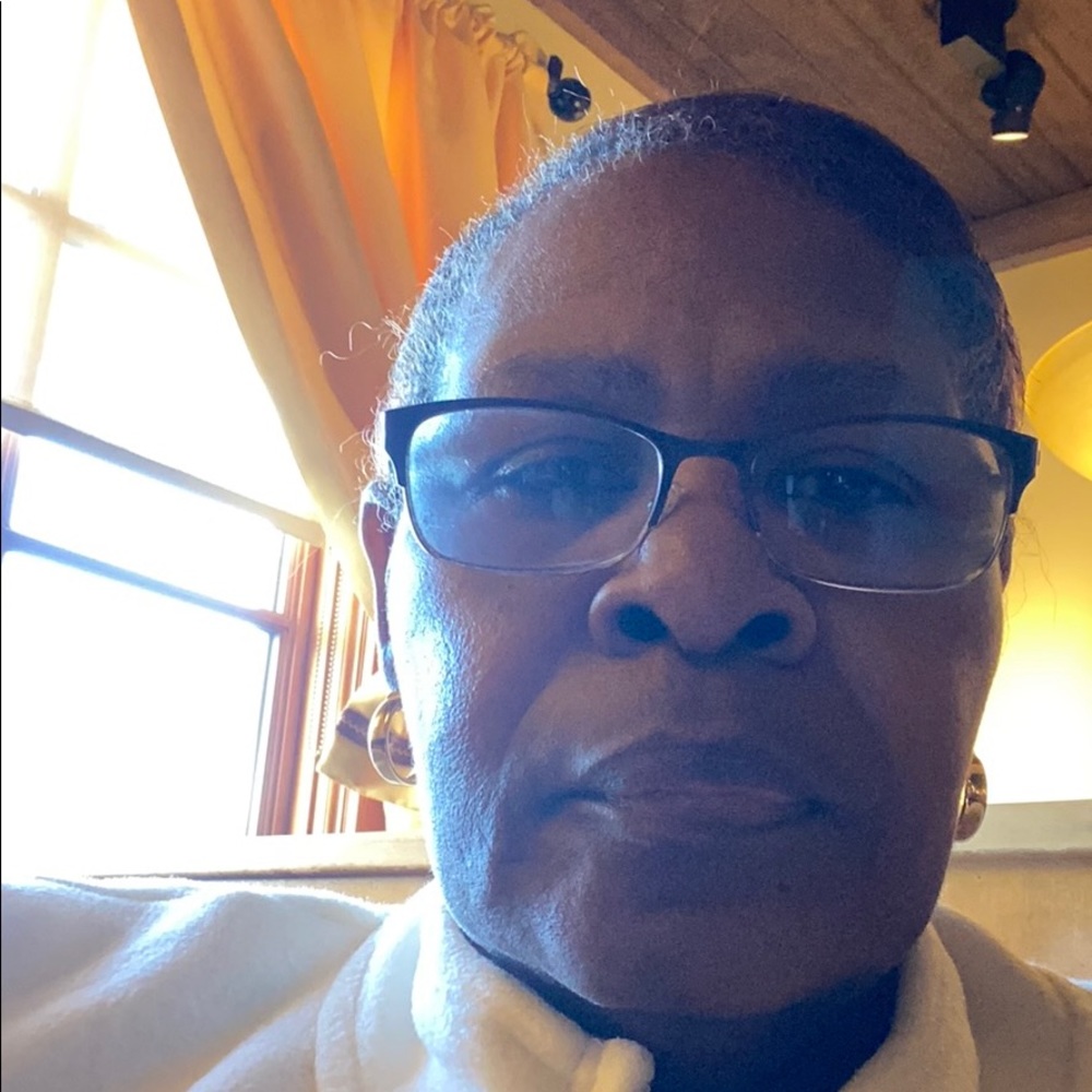 Meet your Posher, Elaine